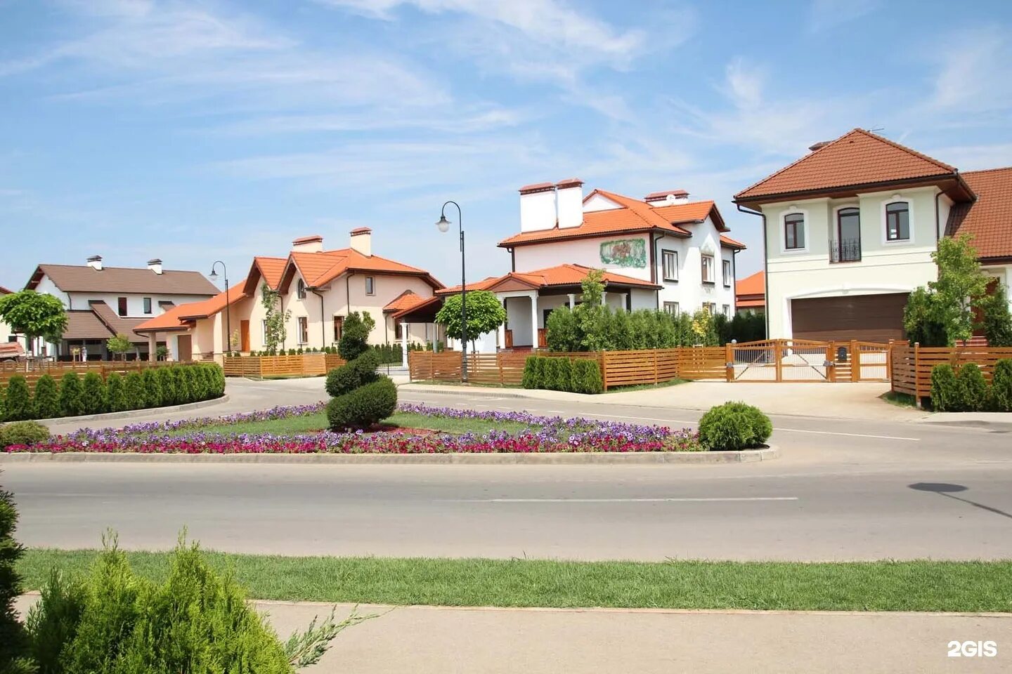 Поселок немецкая деревня. Немецкая деревня краснодар. Немецкая деревня деревня краснодар коттеджный поселок. Немецкая деревня краснодар. Германская деревня в краснодаре.