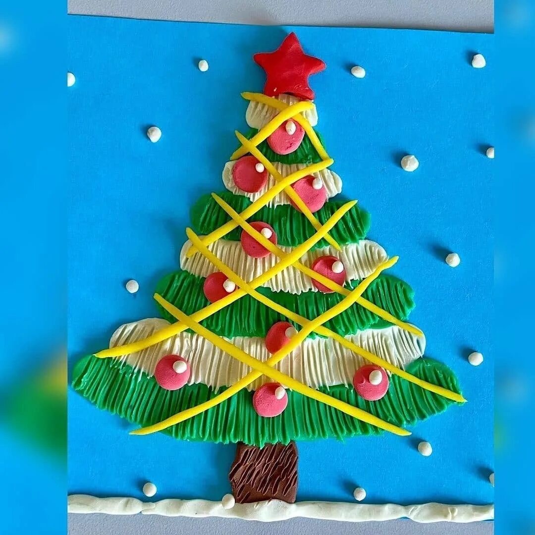 картинка елки из пластилина. елка из пластилина. лепка елки из пластилина. новогодняя елка из пластилина. елка из пластилина для детей.