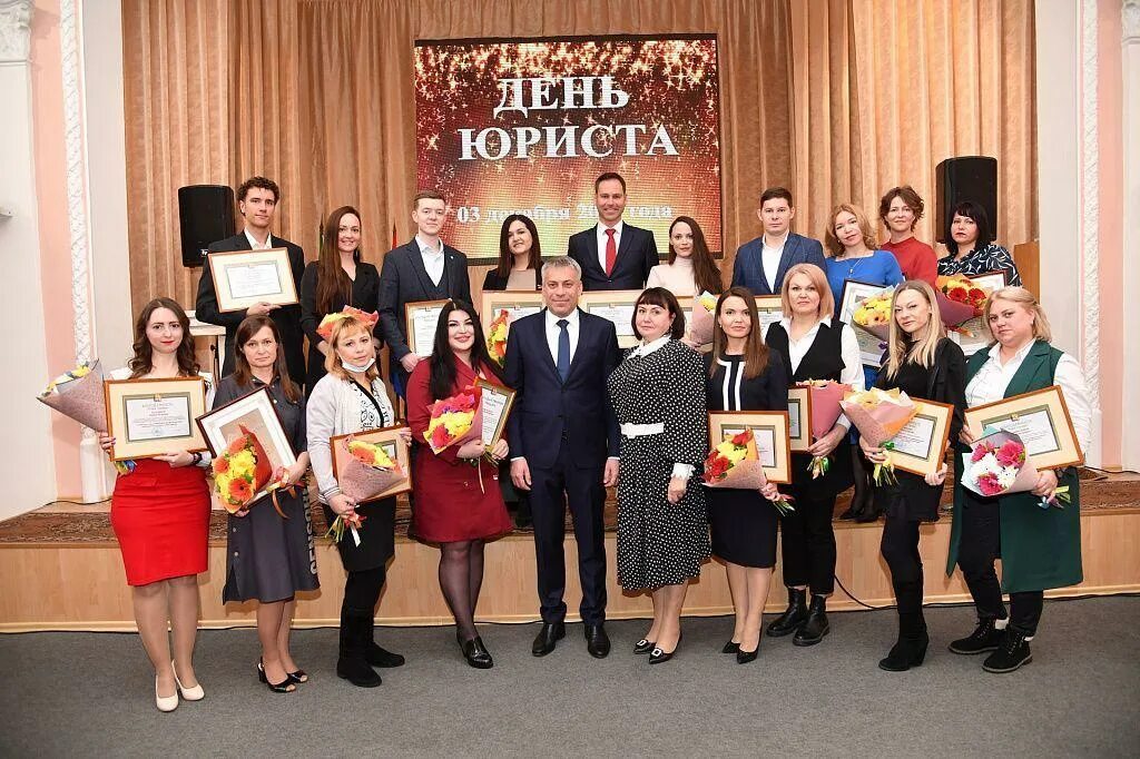 Адвоката хабаровский край. Адвокаты сергея фургала. Коллегия адвокатов дальневосточная хабаровск. Коллегия адвокатов а1. Улица краснореченская 17.