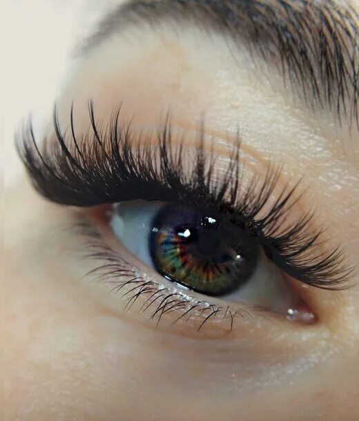 поресничное наращивание. ресничка к ресничке ижевск. красные ресницы. цветные ресницы. брови ресницы москва.