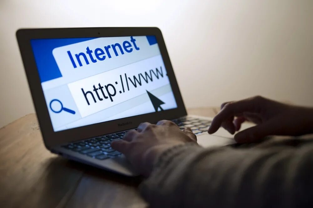Internet searching is. Информация в интернете. Искать информацию в интернете. Поиск в интернете. Поиск в сети интернет.