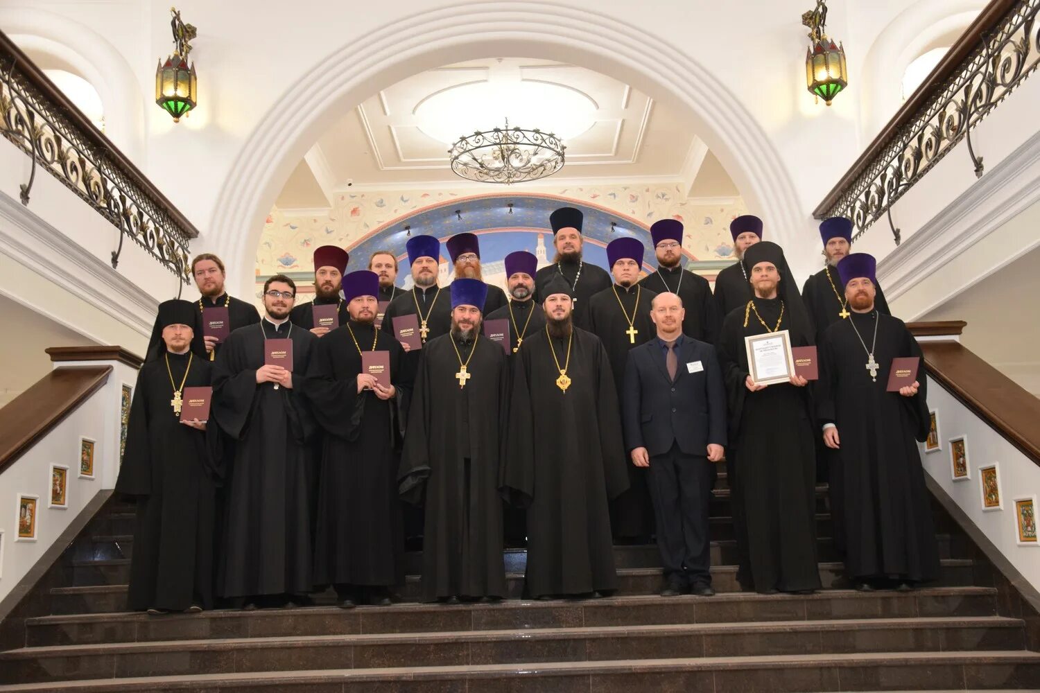 высшее религиозное учебное заведение. высшее религиозное учебное заведение. церковные учебные заведения. православный свято-тихоновский гуманитарный университет в москве. мгу эф выпускники.