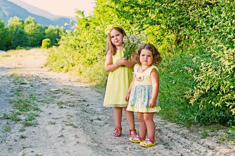 фотосессия мама и дочка в студии. ольга ушакова с дочерьми. фотосессия мама и дочка на природе. женщину с двумя дочерьми которые. красивые дети трое.