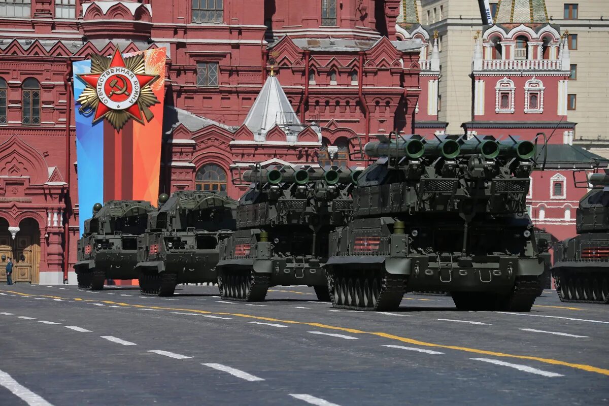 Военный парад. Парад Победы на красной площади в Москве техника. Военный парад в честь 75-летия Победы в Москве. Парад Победы 24. Военная техника на параде Победы 2020.