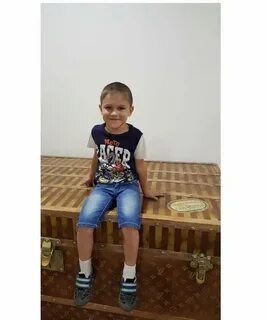 Девочка встает на мальчика