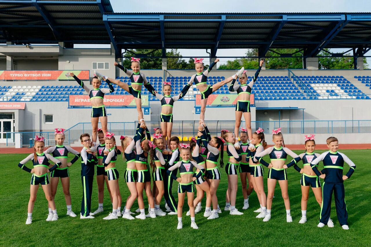 Спортивная база лидия таганрог. Секции для мальчиков. Бассейн адмирал таганрог. Юниор футбольная школа саратов. Единоборства детская секция ростов.