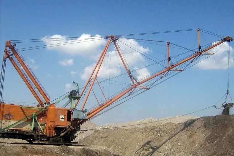 Опорные башмаки шагающего экскаватора имеющего 1260