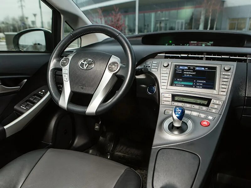 Приус 2015 года. Toyota Prius 2012. Toyota Prius 2015 салон. Toyota Prius 2012 Central Control. Toyota Prius 2012 салон.