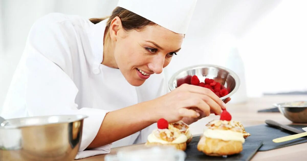 коллектив пекарни. хлеб пекарня. требуется помощник пекаря. пекари хлеба. пекарь кондитер.