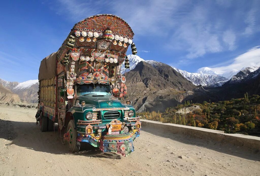 грузовые машины в индии. машины в индии. пакистан трак. зил-барбухайка. индия он трак.