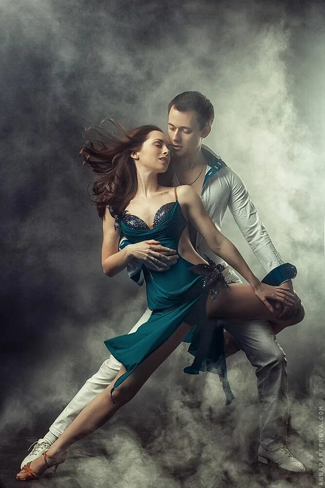 Чувственный танец. Танцующая девушка с парнем. Танцы парные красивые. Фотосессия танца пары. Романтический танец в паре.