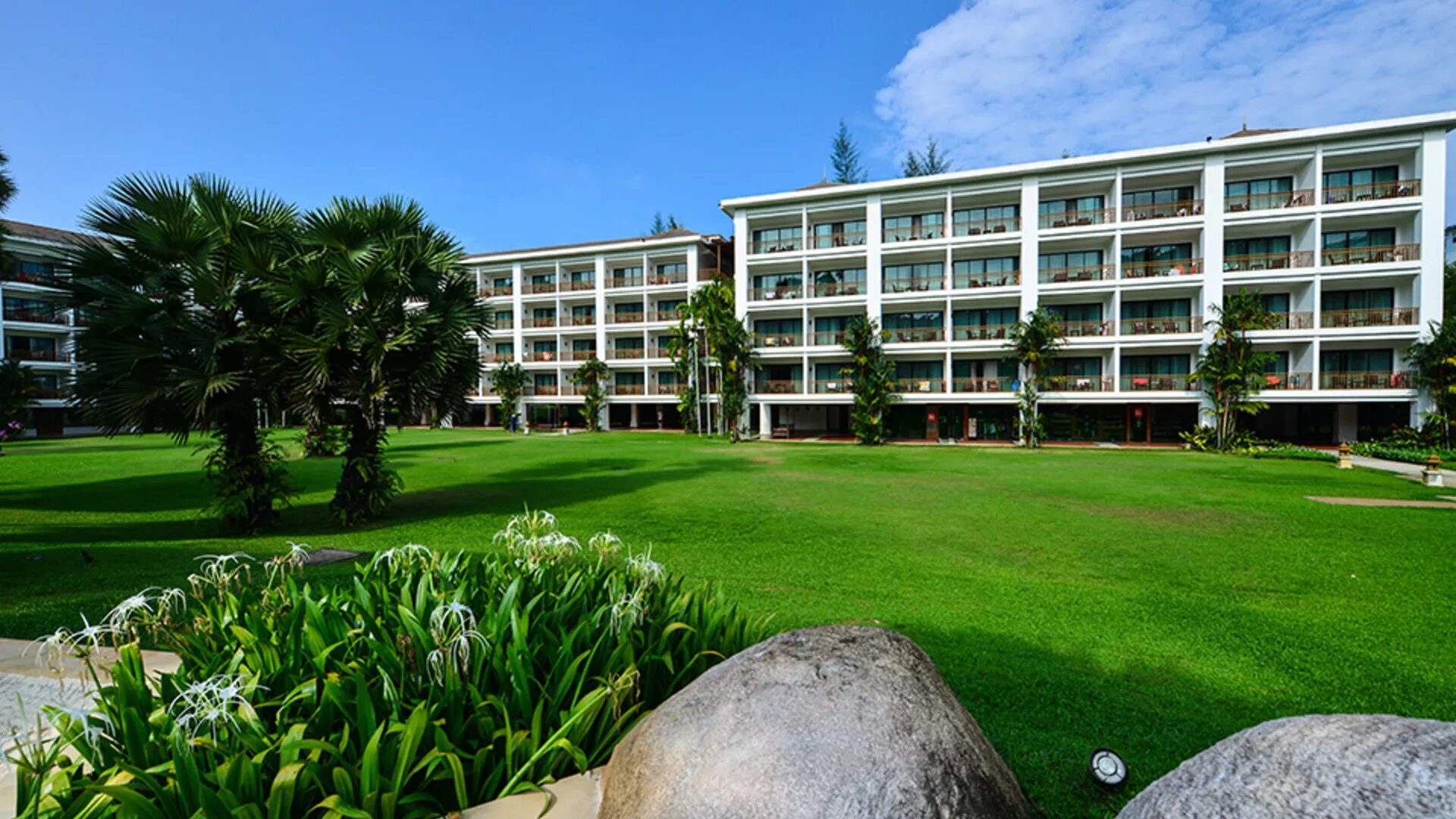 Пхукет отель naithonburi beach. Отель naithonburi beach resort 4*. тайланд найтонбури. тайланд найтонбури отель. отель naithonburi beach resort тайланд.