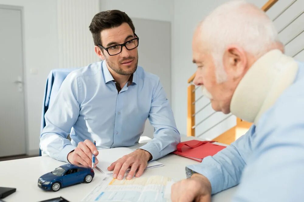 How does a person view the new. Адвокат и пациент. юрист и врач. personal injury lawyer. врач и адвокат.