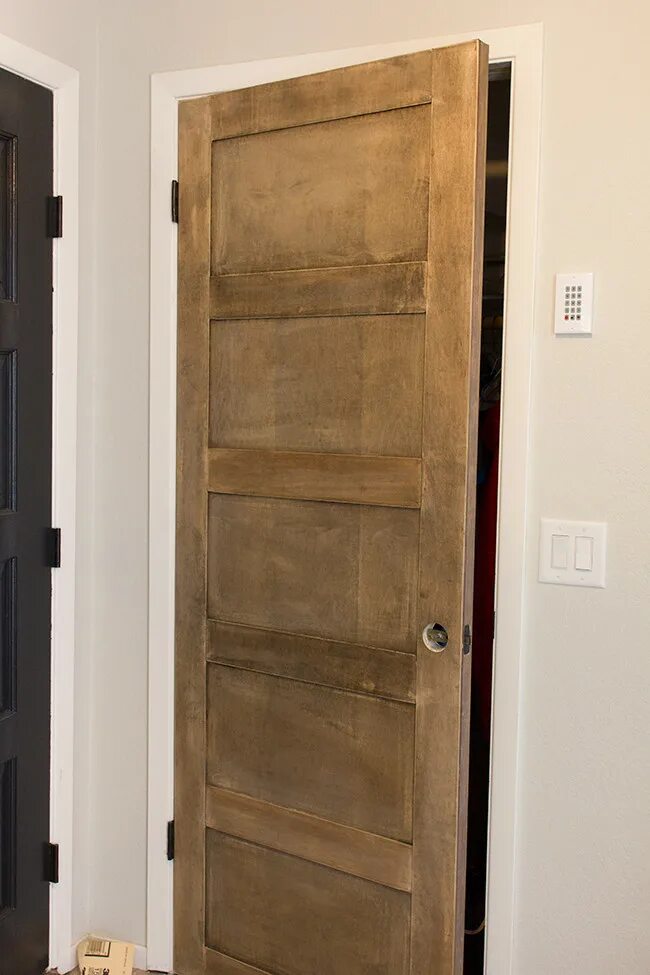 Flat door. Накладная дверь. Накладные двери межкомнатные. Накладная дверь межкомнатная. Двери накладные деревянные.
