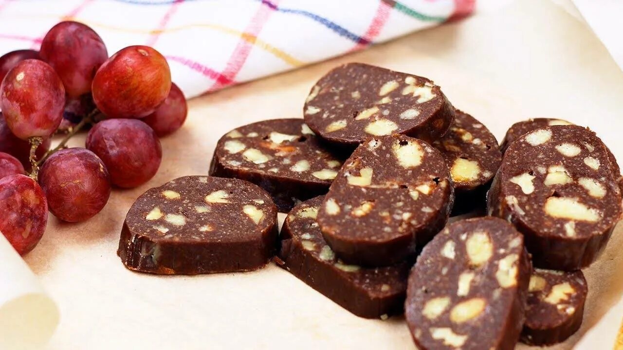 Как сделать шоколадную колбасу из какао