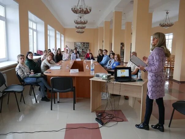 Учебный центр тагил. Центральная библиотека Нижний Тагил. Библиотека Нижний Тагил фото. Библиотека нижняя тура.