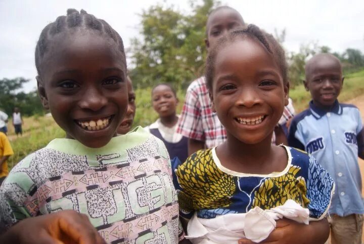 Либерия и малайзия. Национальная одежда либерии. Liberian girl ec twins. Либерийские женщины. Либерия девочки.