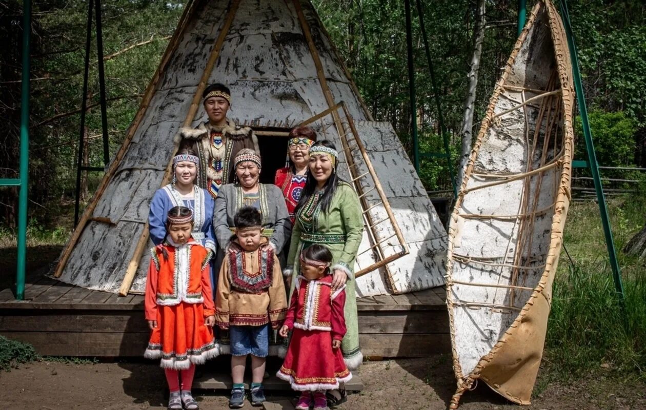 Дом коренных народов. Народ эвенки Красноярский край. Красноярский край эвенки народы севера. Народы Забайкалья эвенки. Этнодеревня шорцев.