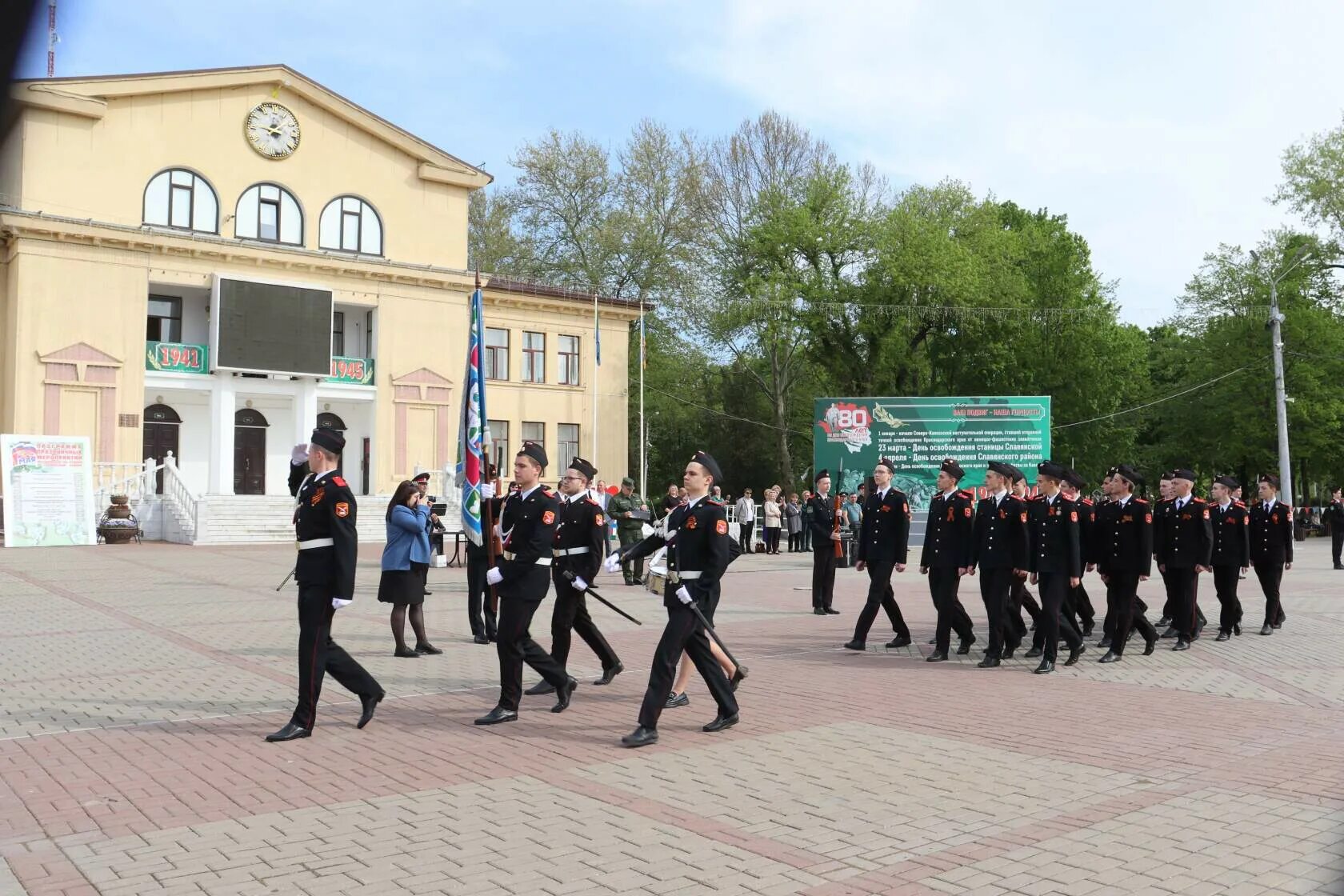 Военная форма. Казачество на Кубани. Военный смотр среди школ. Казачья площадь. Школа 18 славянска на кубани