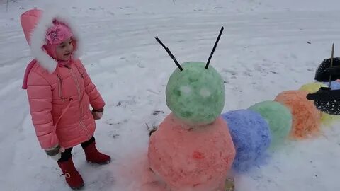 Гусеница из снега в детском
