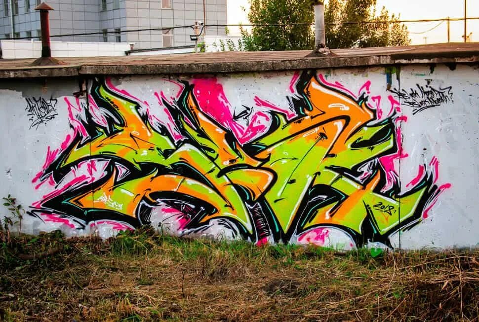 Граффити. Граффити фон. Граффити цветные. Цветные граффити. Красочные граффити.