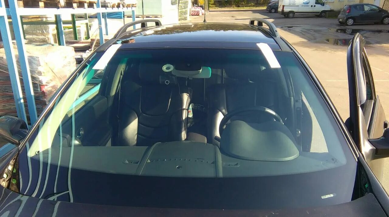 Стекла рено логан 1. Рено замена лобового. Рено замена лобового. Carglass лобовое стекло апаринки. Замена лобового стекла меган 2.