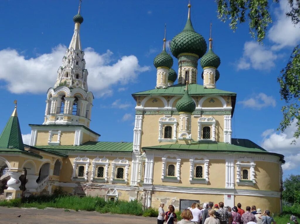 Углич фото города достопримечательности. Угличский Кремль Углич. Углич Воскресенский монастырь под перезвон. Углич достопримечательности Кремль.