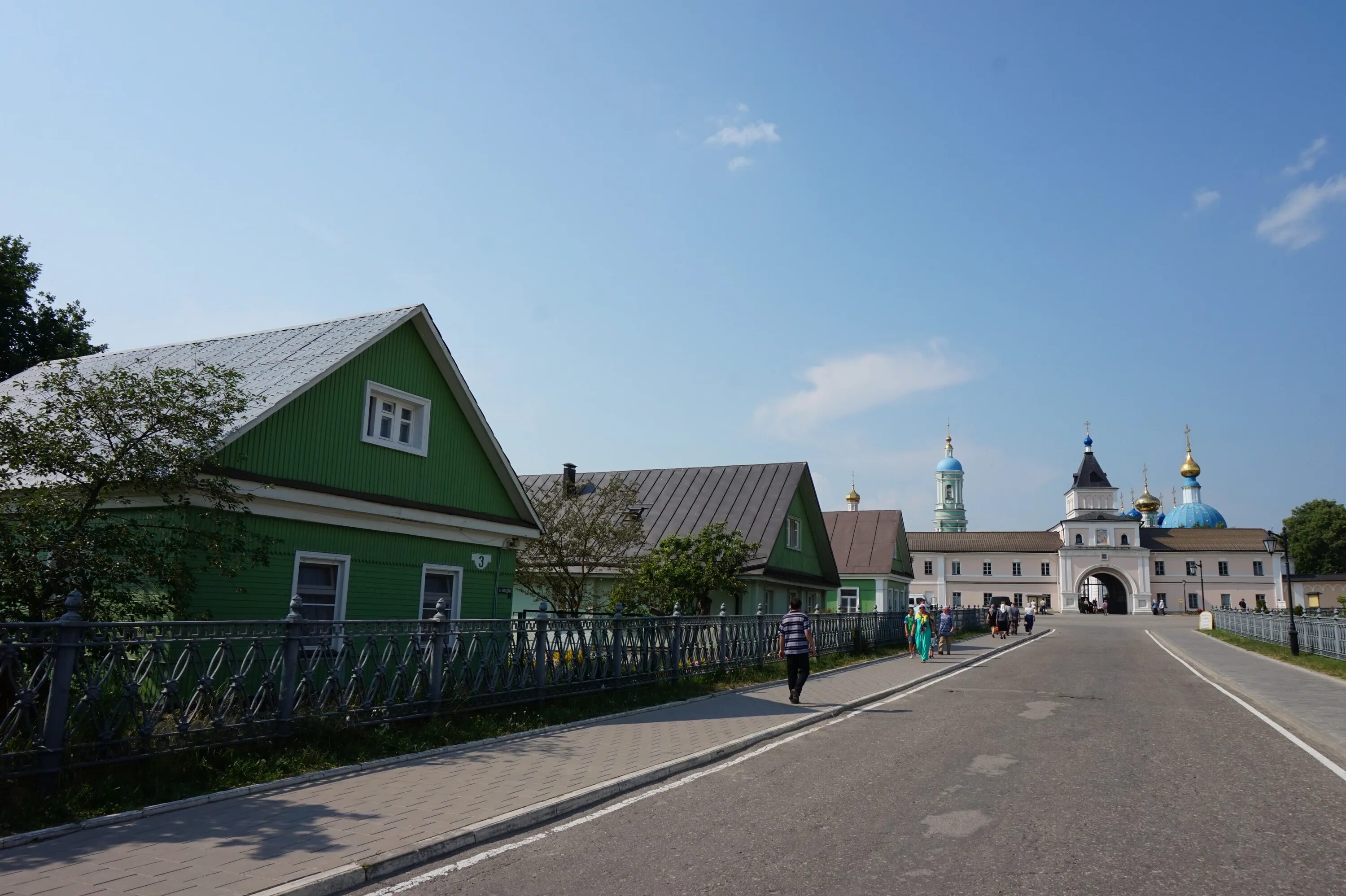 Оптина пустынь монастырь. Дом паломника оптина пустынь. Введенская оптина пустынь. Оптина пустынь монастырь гостиница. Оптина пустынь монастырь гостиница.