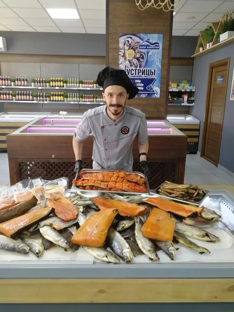 Рыбный магазин краснодар. Рыбный магазин. Магазин рыбы и морепродуктов. Рыба в магазине. Морские деликатесы магазин.