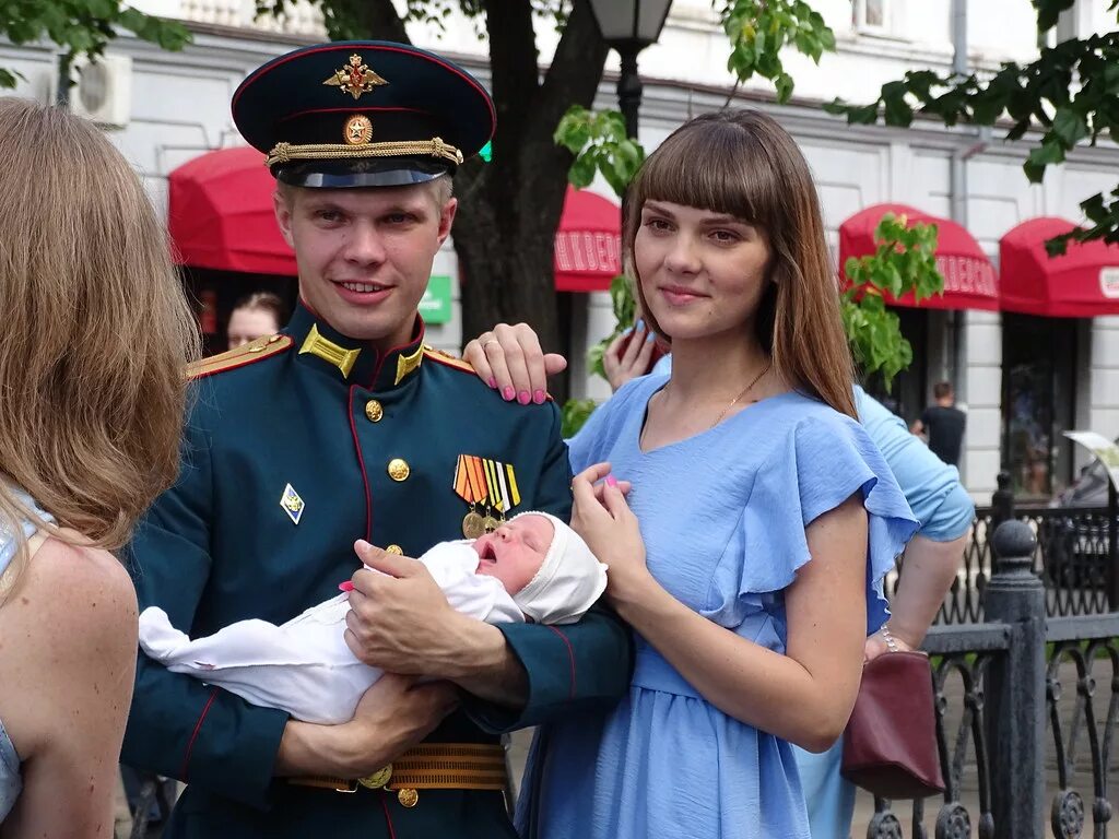 Выпуск молодых. Выпускной лейтенантов. военные выпускники. лейтенант выпускник. выпускной в военном училище.