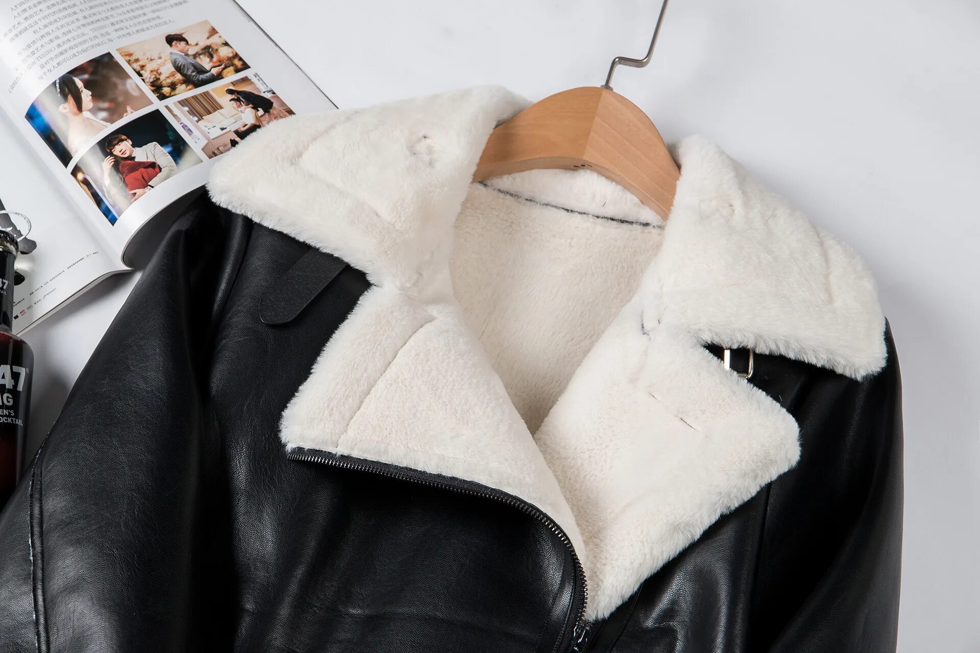 Красивые кожаные куртки женские. Кожаная куртка massimo dutti мужская. Обувь с косухой. Одевание кожаной куртки. При какой температуре носят кожаную куртку.