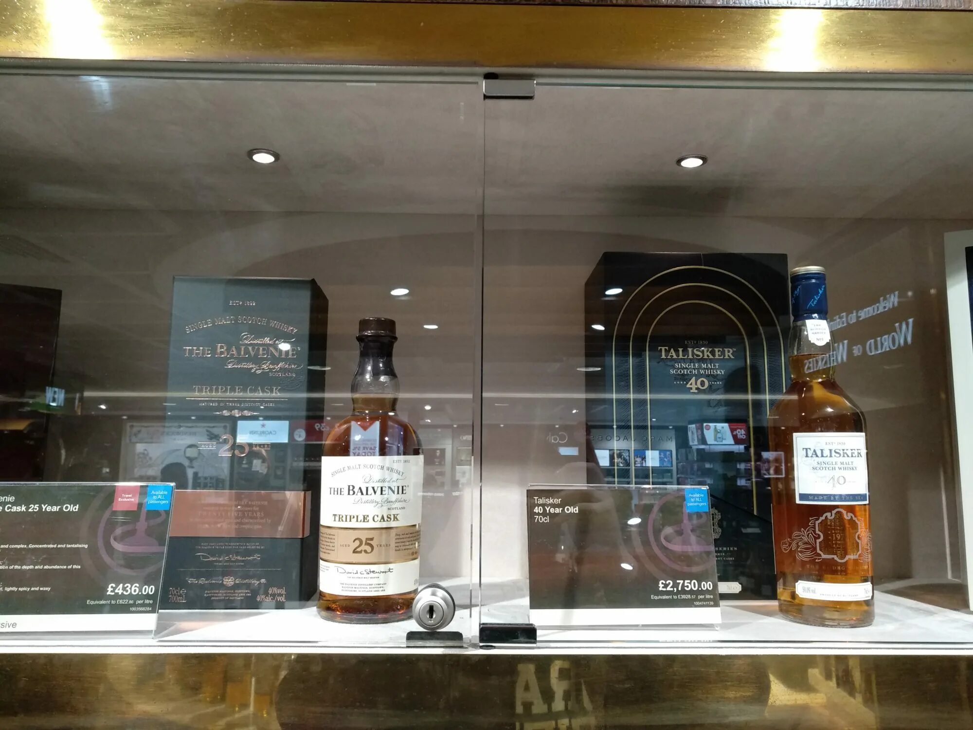 склад виски. выбираем виски в магазине. магазин виски в лондоне. Whisky exchange онлайн. выбираем виски в магазине.