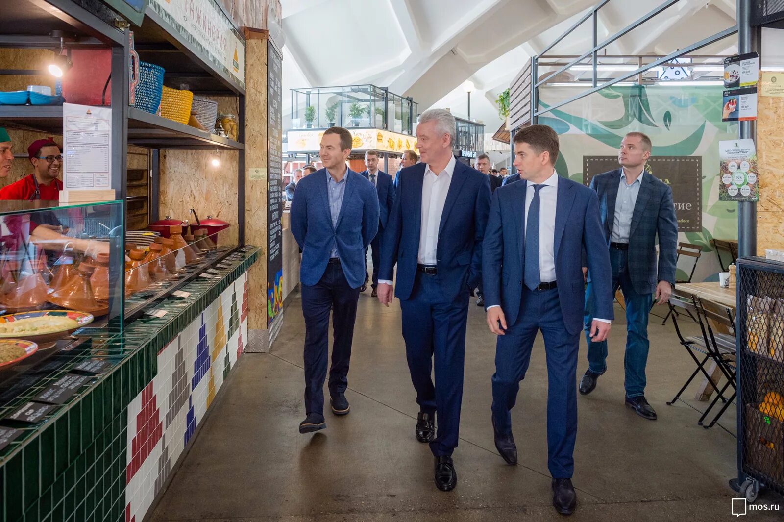 Собственник город москва. Лев леваев афи девелопмент. Собственник город москва. Директор москва сити. Сельскохозяйственный рынок.