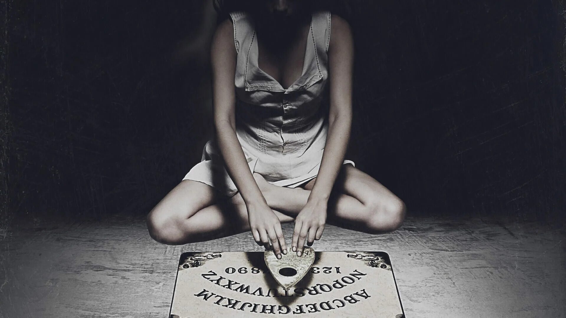 Девочка вызвала духа. Магический обряд в лесу. Призыв духов. Призрак лулу. Спиритизм религия.