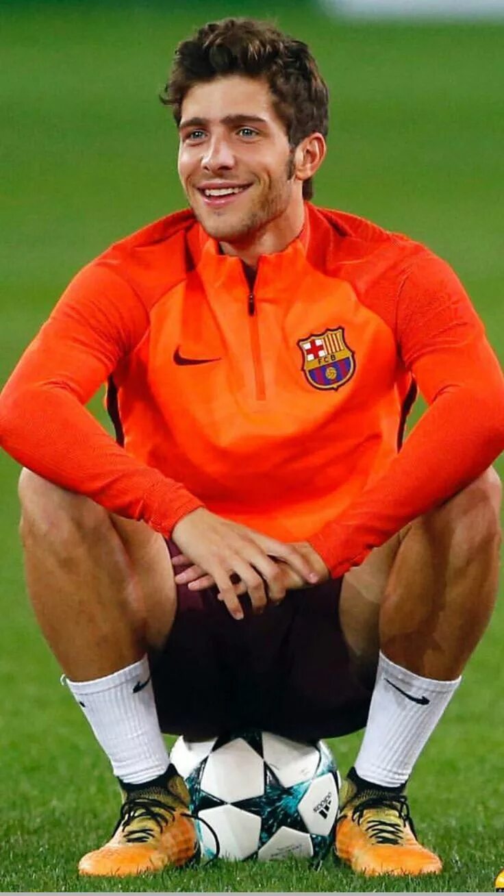 Парни на футболе. Парень футболист. Football guys. Soccer or football. Manning футболист.