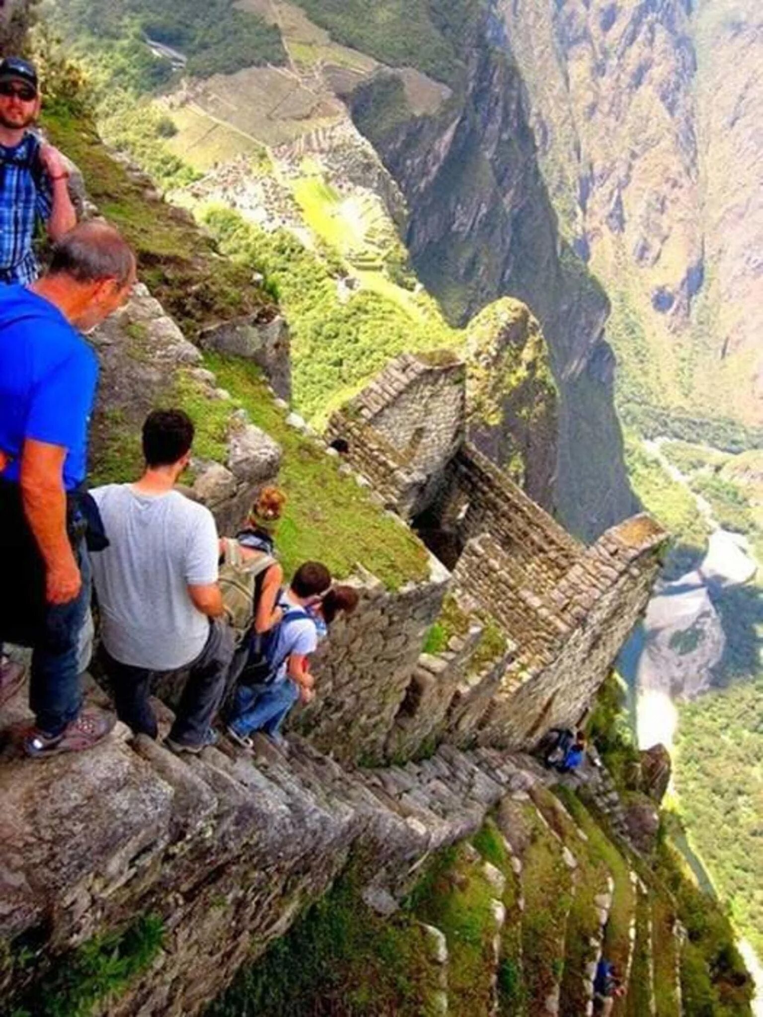 Многое интересное в мире. Лестница Мачу-Пикчу Перу. Мачу Пикчу лестница смерти. Мачу Пикчу ступени. Лестница Уайна-Пикчу Перу.