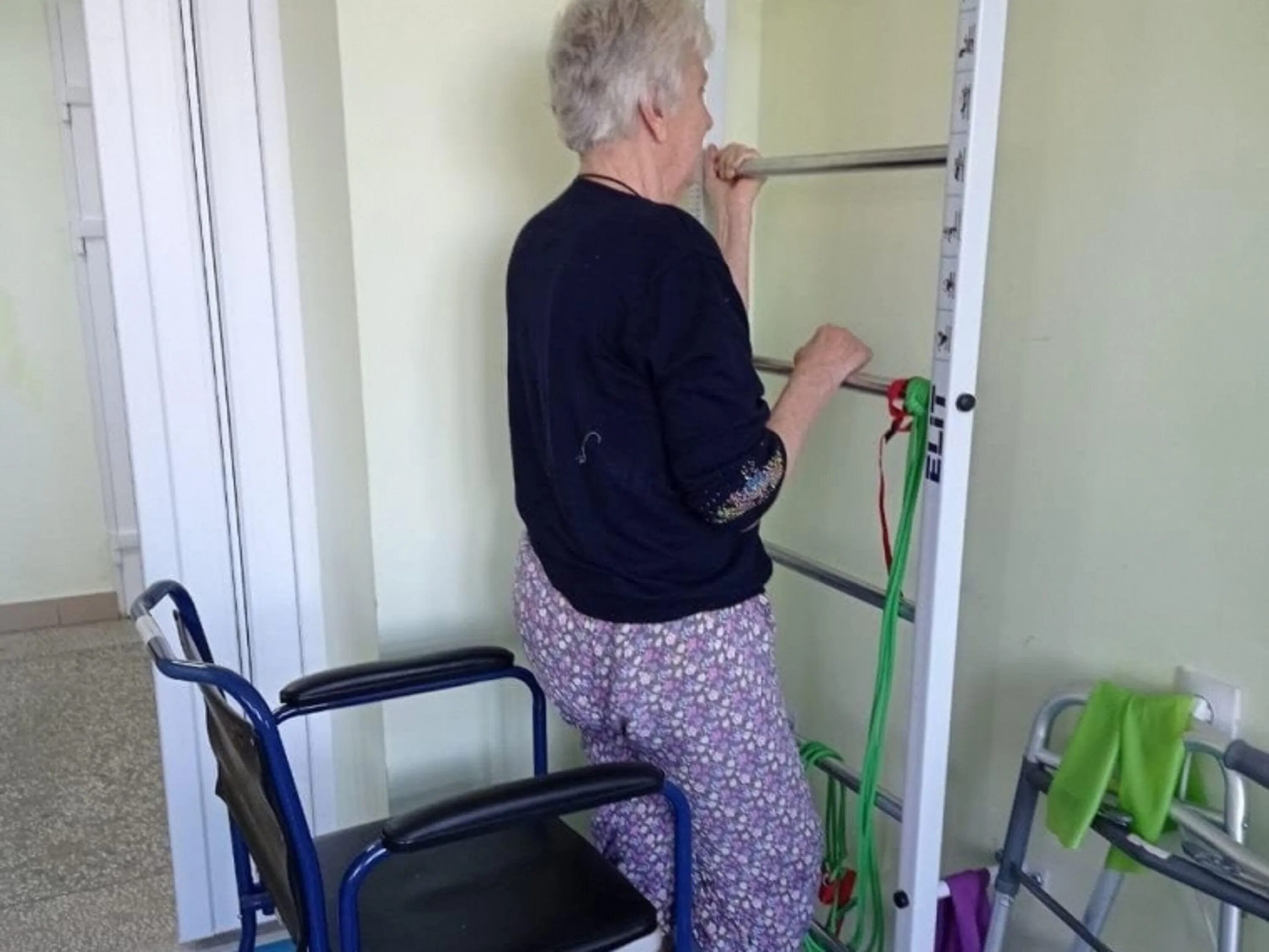 Пожилая женщина. Развлечения для пенсионеров. Фото пожилой женщины.
