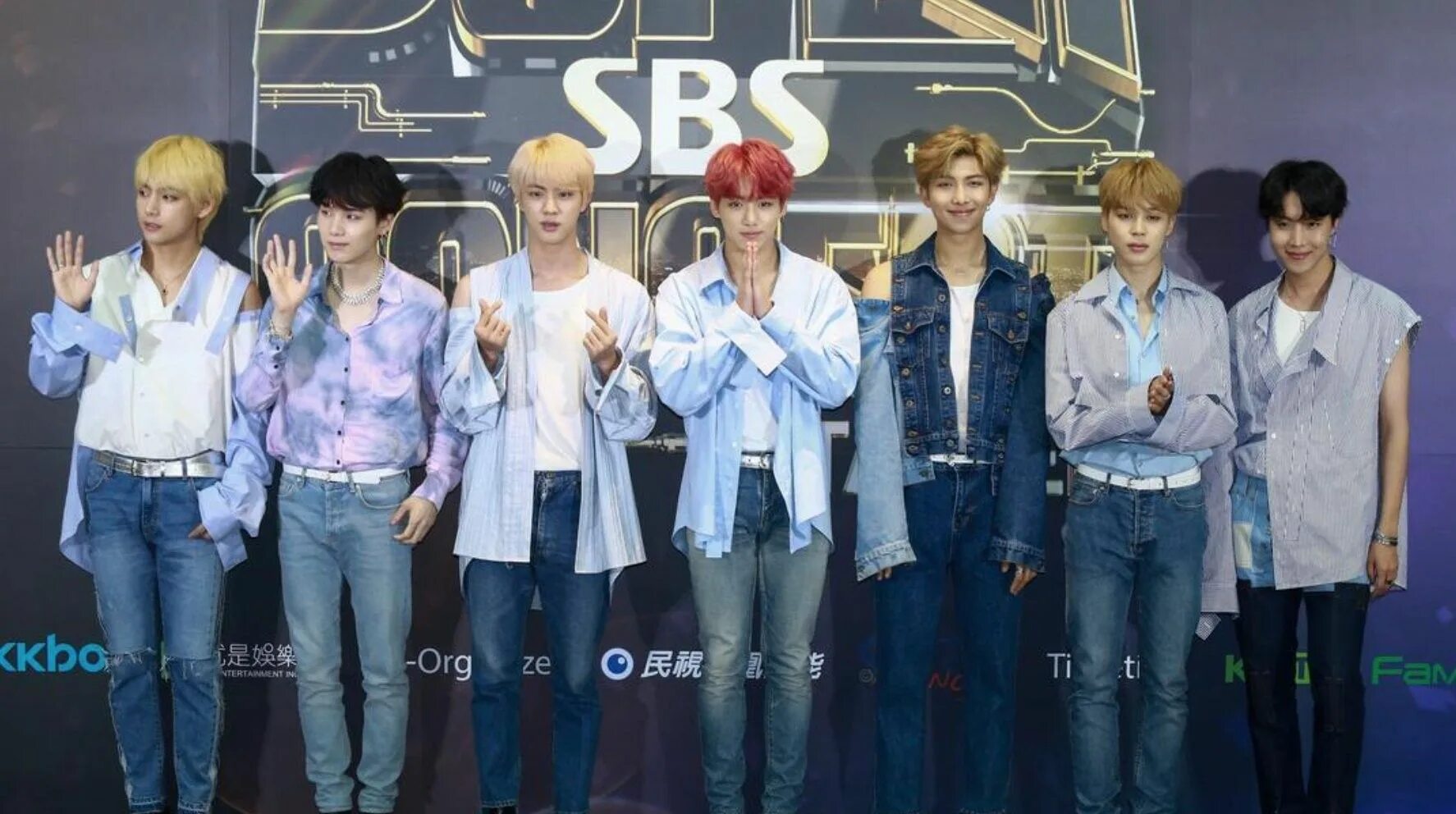 Bts super. SBS 2018 BTS. BTS super Concert in Taipei. Концерт BTS 2018. SBS новогодний концерт 2018 BTS.