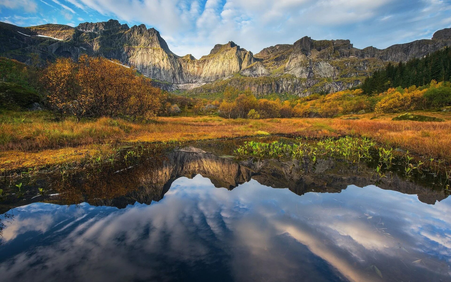 Вода на холме. Холм у воды. Красивые холмы у воды. Холм из воды. Water in the Hill картинки.