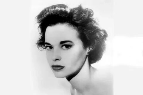 Gloria Vanderbilt: Heiress, Artist, and Single Mom to Anderson Cooper.