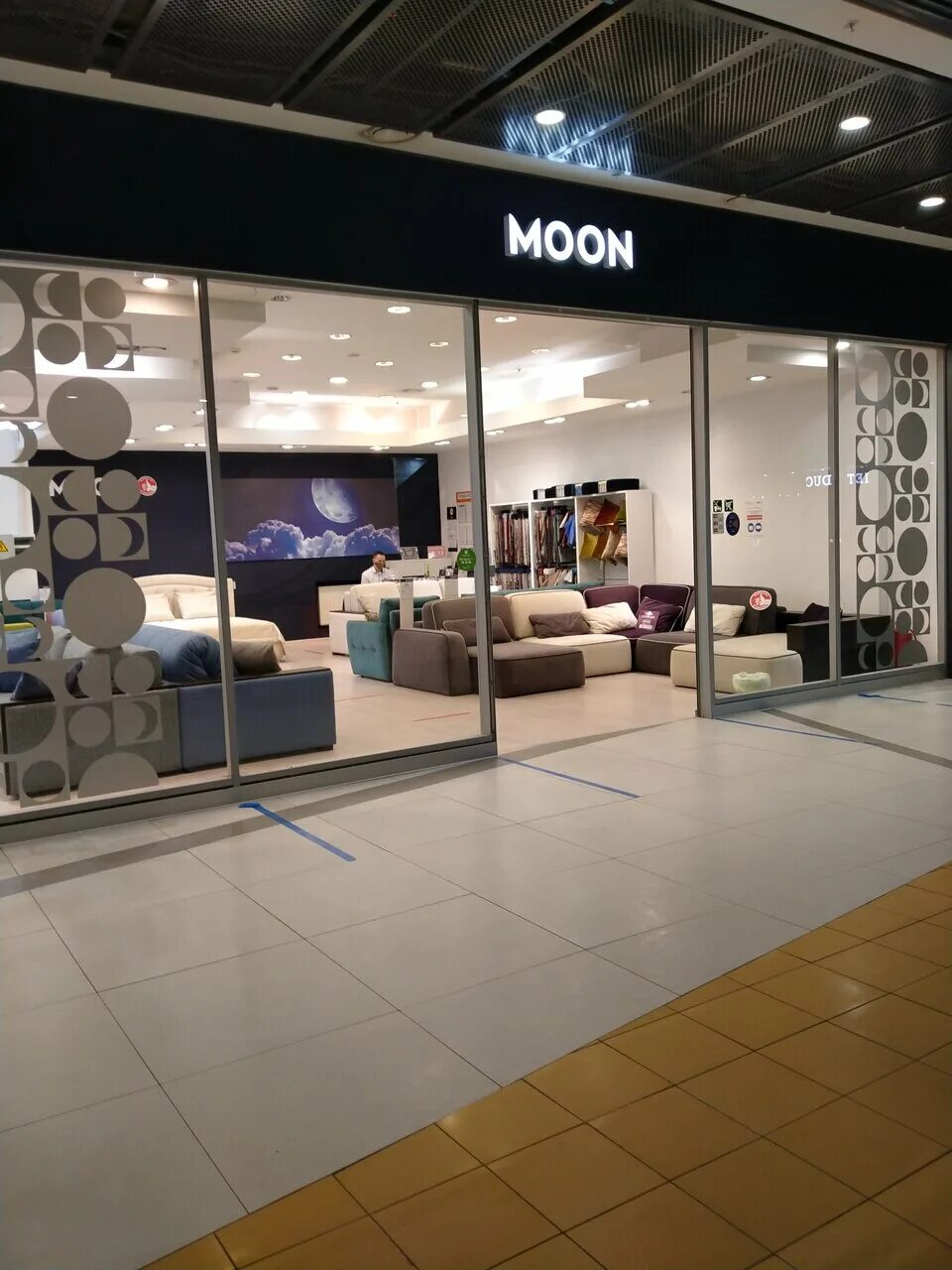 луна в москве. красная луна в москве 2023. ночной город москва. луна в москве. восход луны 21 октября 2022 красноярск.