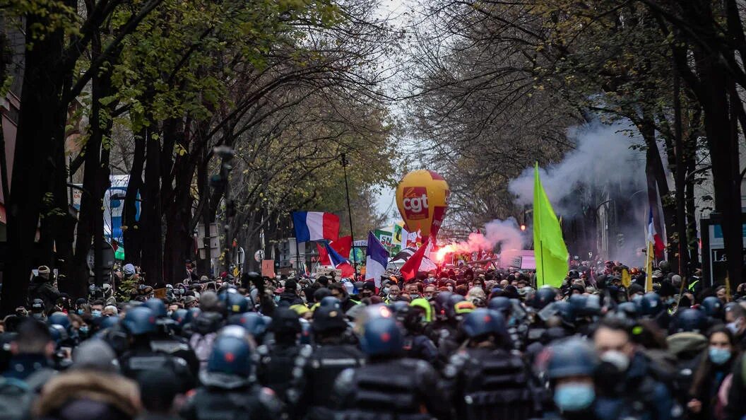 Митинги в париже. Забастовки во Франции. Массовые протесты. Массовые протесты во Франции. Забастовки в Париже.