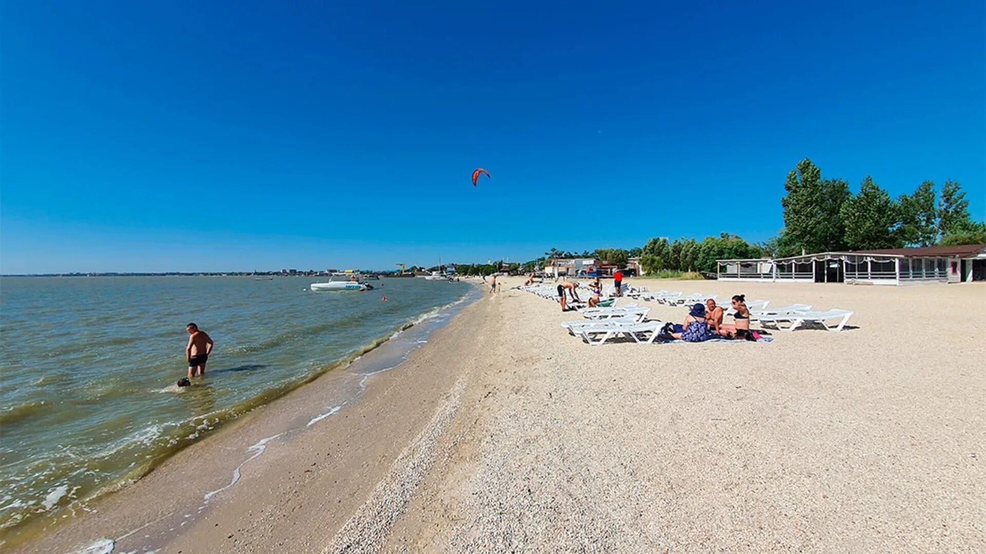 Стоит ли ехать в ейск. Курортный городок Ейск. Ейск Азовское море 2021. Ейск Центральный пляж 2022. Ейск Центральный пляж.