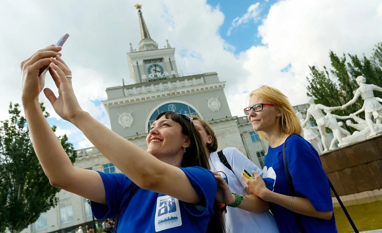 Волонтеры Волгограда. Волонтерство Волгоград. Центр молодежи Волгоград. Молодежная политика фото. Молодежный сайт волгограда