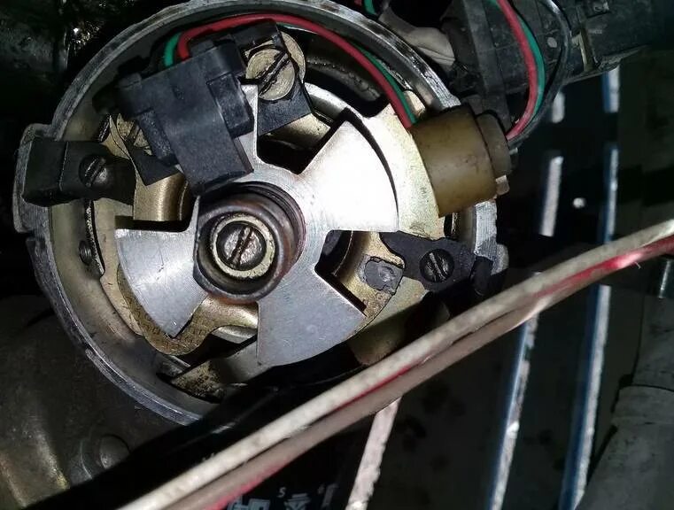 Как выставить контактное. Как выставить контактное. Трамблёр ваз 2106. Трамблёр ваз 2107. Замок зажигания иж 412.