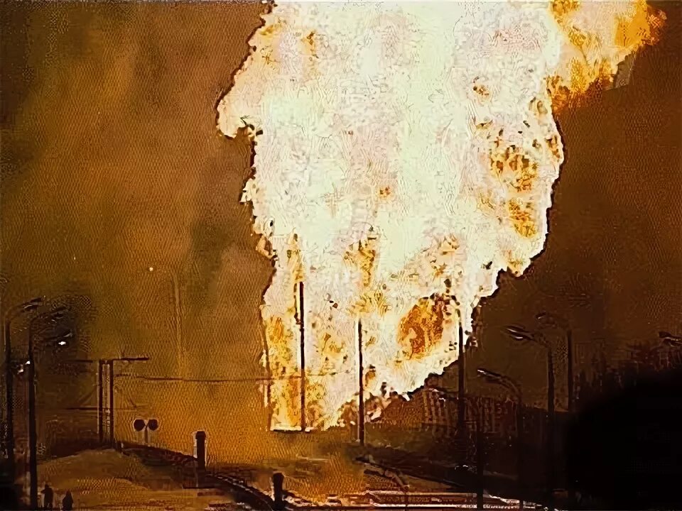 Взрыв газа на Озерной 2009. Взрыв газопровода на Озерной улице. Газопровод Озерная пожар. Взорвалась газовая магистраль на Озерной улице.