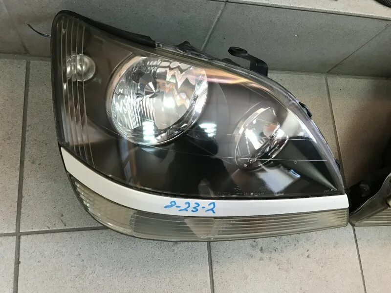 Фара Toyota Harrier 97-03 правая, оригинал, б/у