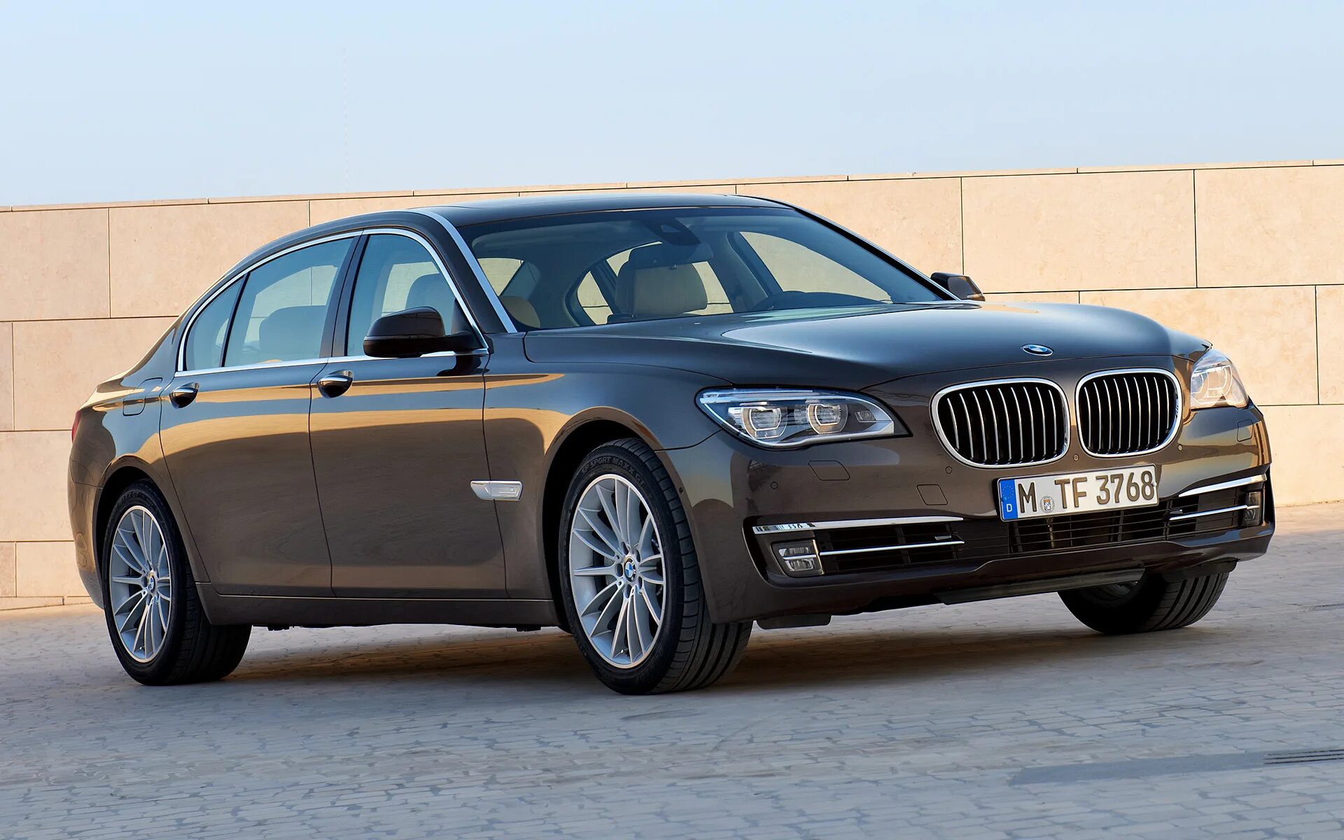 Бмв 750 москва. BMW 7 Series 2015. БМВ 720i. БМВ 7 седан. BMW 7 2014.