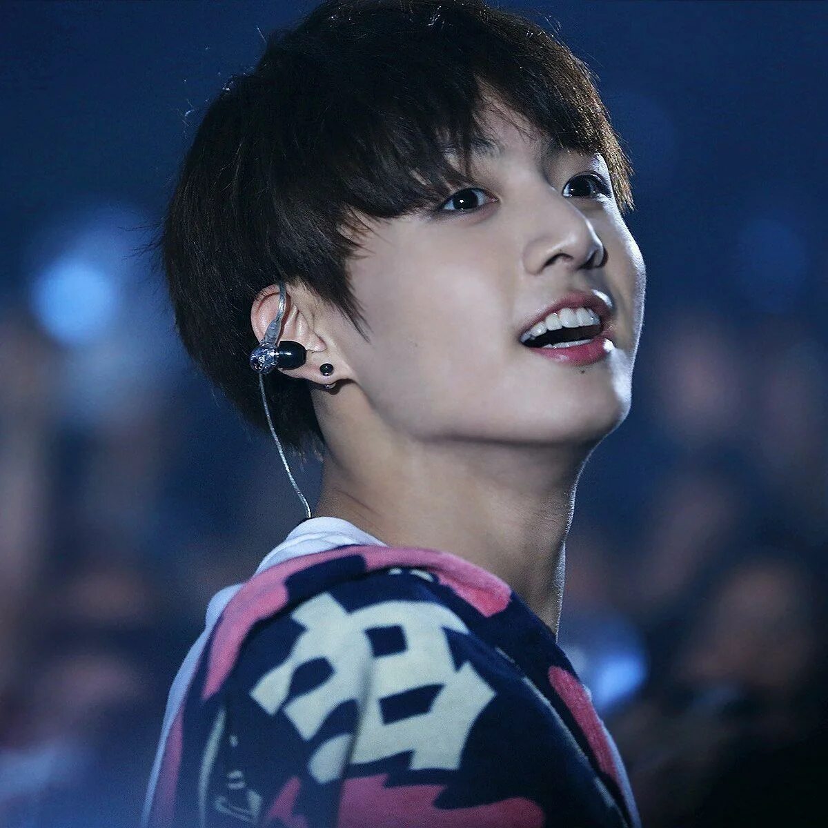 Слушать чонгук бтс. Чон Чонгук. Jung Kook 2022. Jeon Jungkook 2016. Чонгук улыбается.