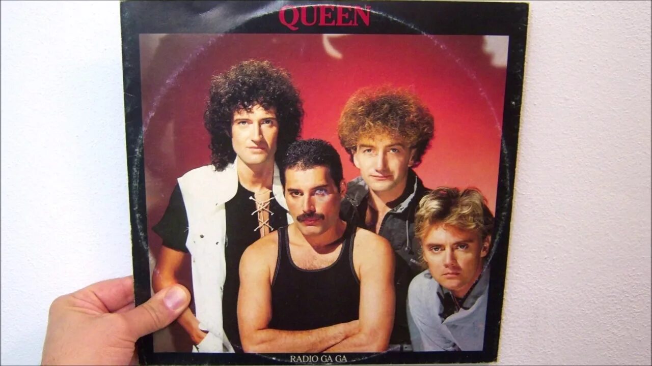 Радио квин группа. Queen 1984. Queen - Radio ga ga (1984). Радио Queen. Radio Queen группа.